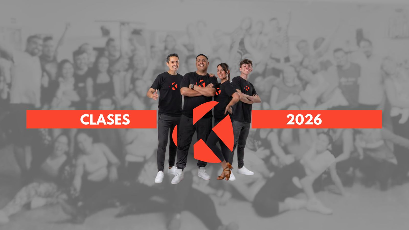 Clases 2026: el equipo de Grupo Kuba con alumnos de fondo