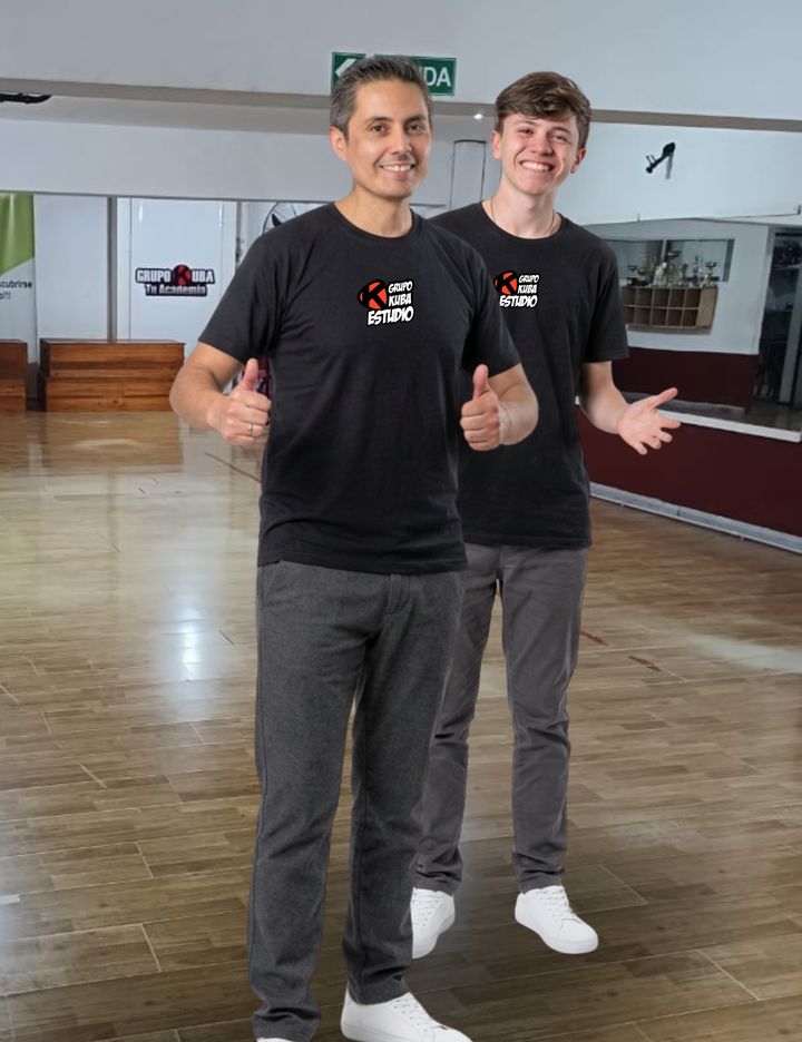 Fernando y Emiliano en la sala de Grupo Kuba